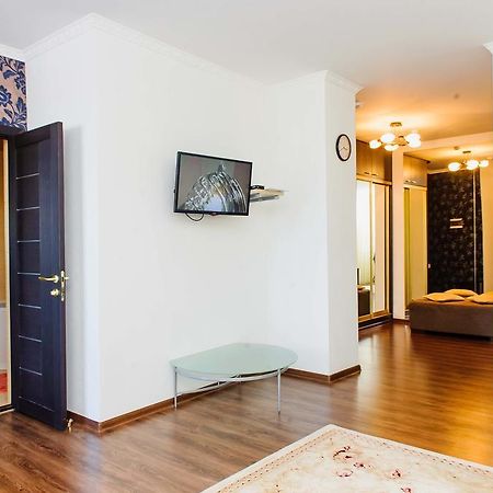 Apartment Lazurniy Astana Exterior foto